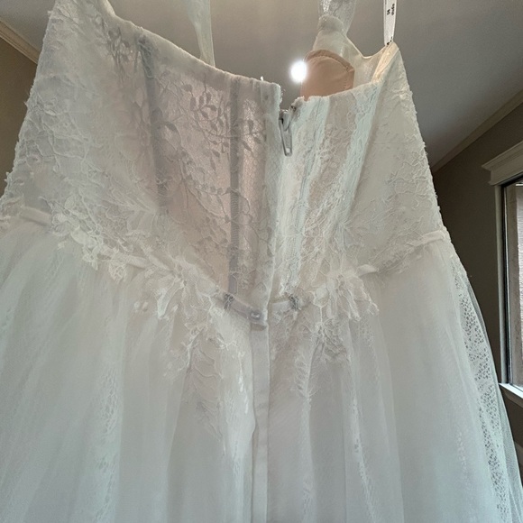 David’s Bridal wedding dress. Size 18W - Picture 10 of 16